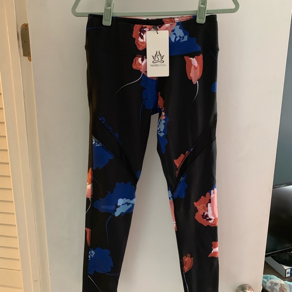 BNWT Yoga Pants w Mesh & Floral Accents